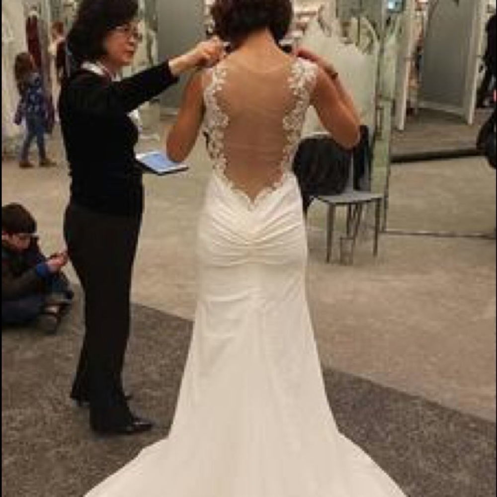 Beautiful wedding dress!